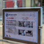 Suport pentru postere cu LED-uri