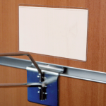 Ecuson din pvc cu  adeziv deschidere pe latura mare.